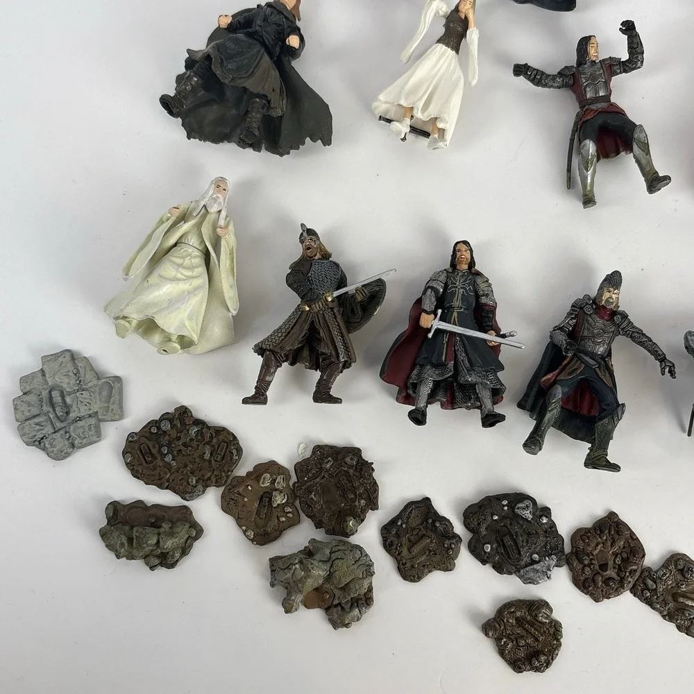 Lord Rings Middle Earth Hobbit Miniature Action Figure Lot Weapons Stands Toy